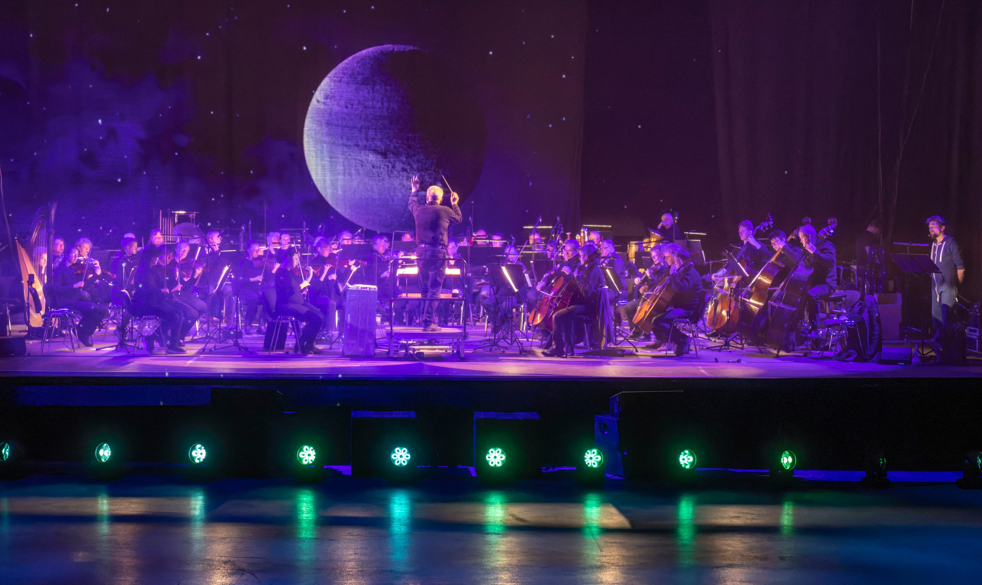 Elbland Philharmonie Sachsen Orchester Hologramm Show Mond